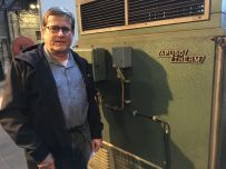 Geschäftsführer Roland Klaiss vor alter APUSO Therme